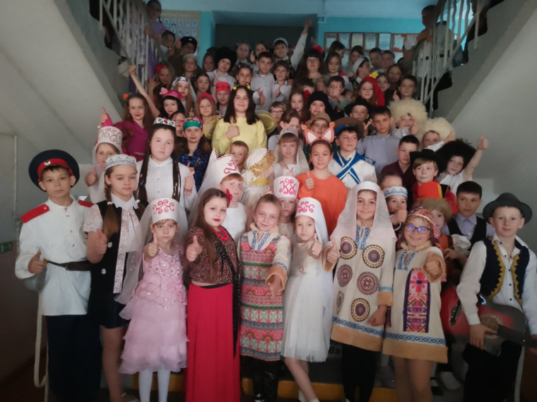 Фестиваль народов России "Я живу в России".